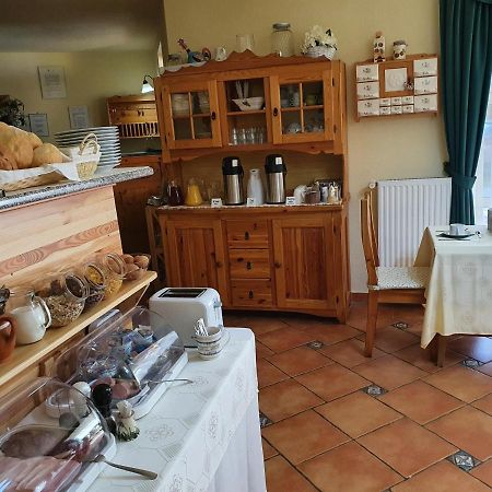 Bozi Rozi Panzio Hotel Fertoboz Bagian luar foto