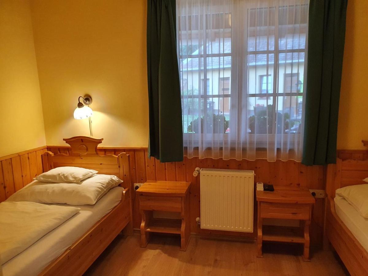 Bozi Rozi Panzio Hotel Fertoboz Bagian luar foto