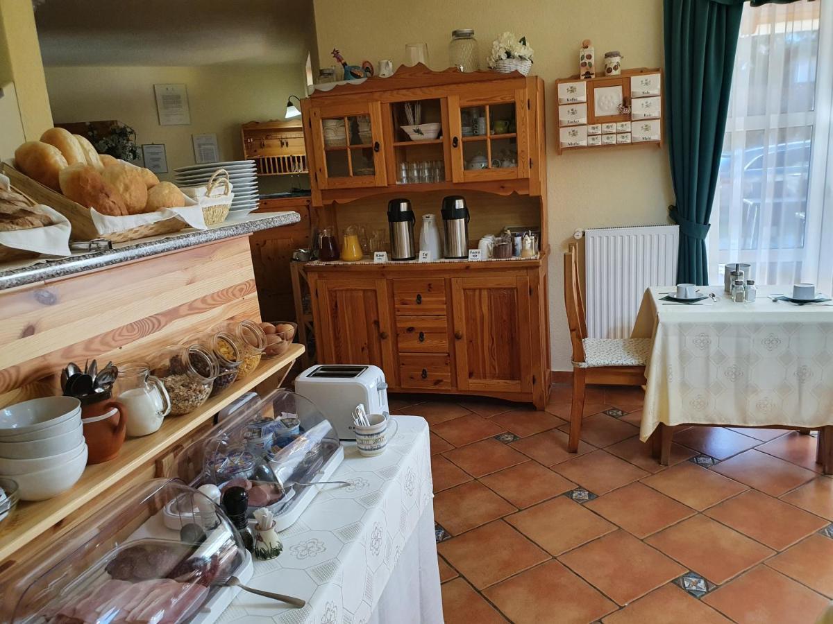 Bozi Rozi Panzio Hotel Fertoboz Bagian luar foto