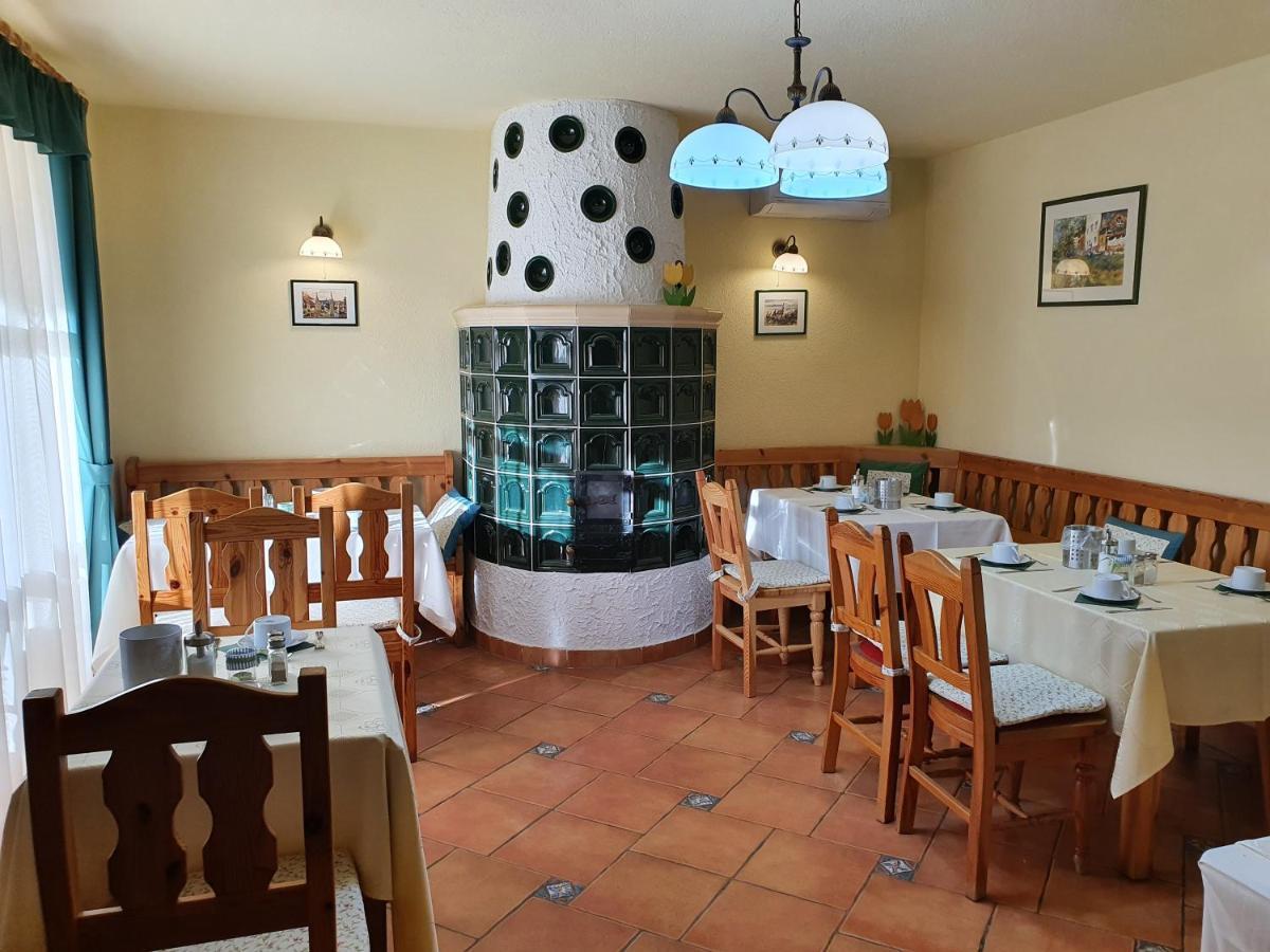Bozi Rozi Panzio Hotel Fertoboz Bagian luar foto