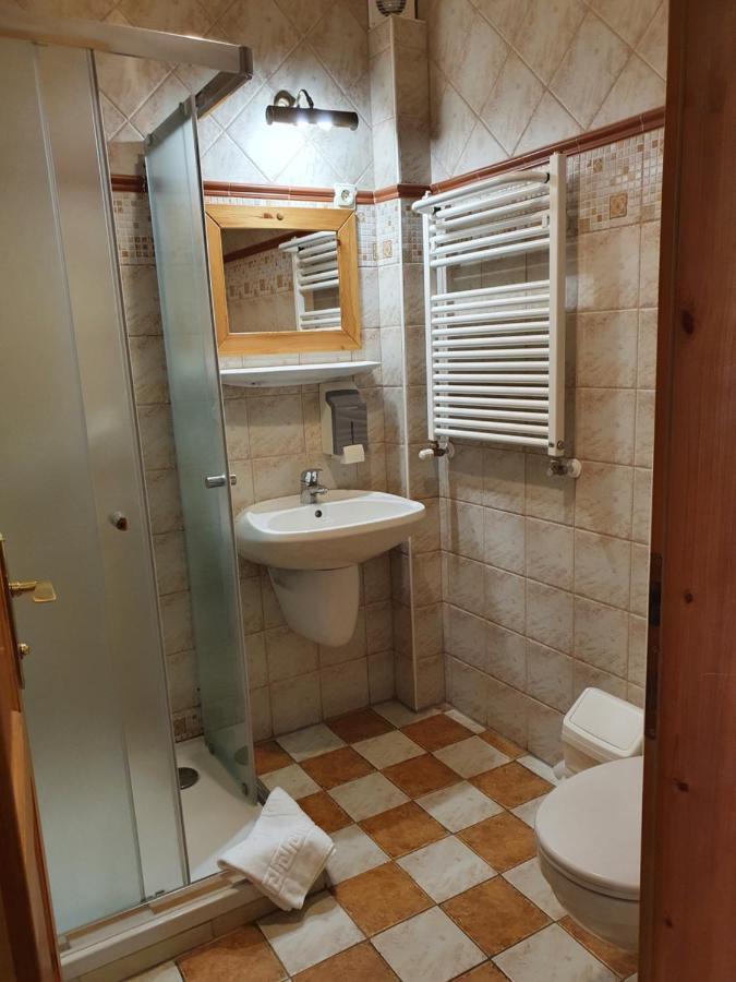 Bozi Rozi Panzio Hotel Fertoboz Bagian luar foto