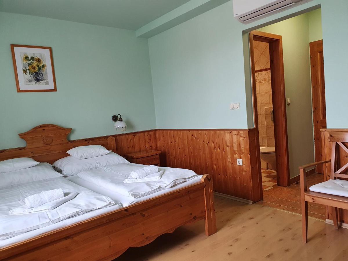 Bozi Rozi Panzio Hotel Fertoboz Ruang foto