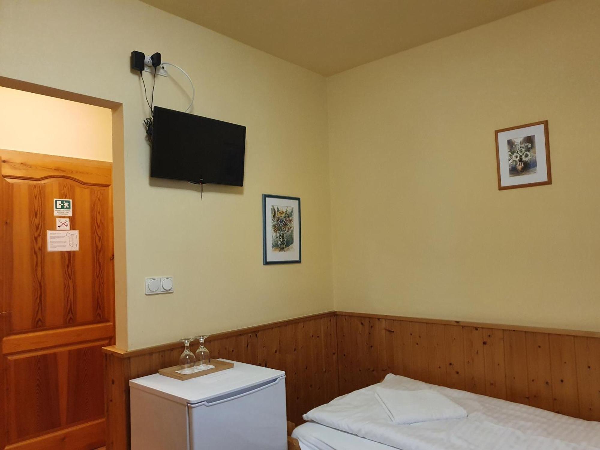 Bozi Rozi Panzio Hotel Fertoboz Ruang foto